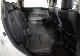 Подержанный автомобиль Mitsubishi Outlander 2015 года (10 фото)