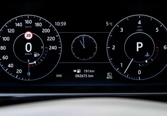 Подержанный автомобиль Land Rover Range Rover 2017 года (11 фото)