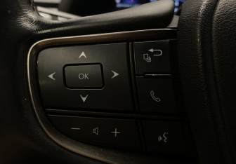 Подержанный автомобиль Lexus UX 2019 года (23 фото)