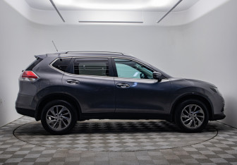 Подержанный автомобиль Nissan X-Trail 2016 года (4 фото)