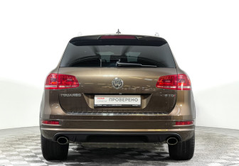 Подержанный автомобиль Volkswagen Touareg 2014 года (6 фото)