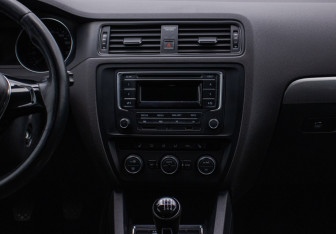 Подержанный автомобиль Volkswagen Jetta Sedan 2015 года (14 фото)