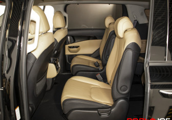 Подержанный автомобиль Kia Carnival 2021 года (10 фото)