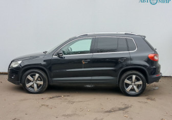 Подержанный автомобиль Volkswagen Tiguan 2011 года (8 фото)
