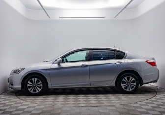 Подержанный автомобиль Honda Accord Sedan 2013 года (8 фото)