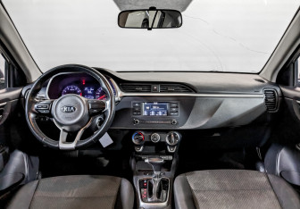 Подержанный автомобиль Kia Rio Hatchback 2021 года (13 фото)