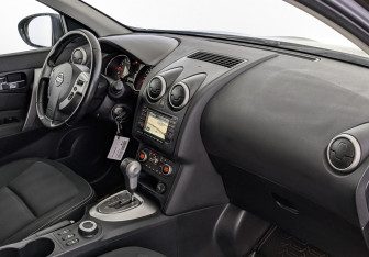 Подержанный автомобиль Nissan Qashqai 2011 года (13 фото)