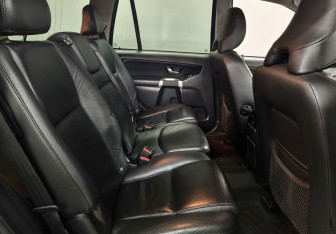 Подержанный автомобиль Volvo XC90 2006 года (13 фото)