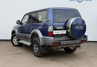 Подержанный автомобиль Toyota Land Cruiser Prado 2002 года (7 фото)