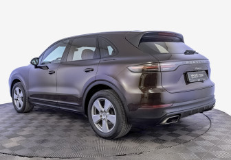 Подержанный автомобиль Porsche Cayenne 2019 года (7 фото)