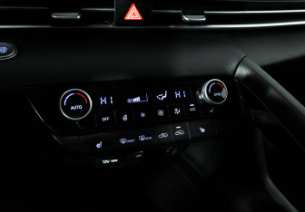 Подержанный автомобиль Hyundai Elantra Sedan 2021 года (12 фото)