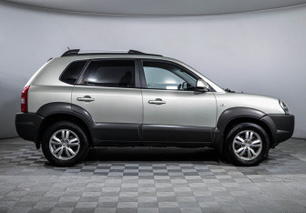 Подержанный автомобиль Hyundai Tucson 2008 года (4 фото)