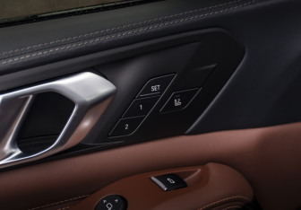 Подержанный автомобиль BMW X5 2022 года (27 фото)