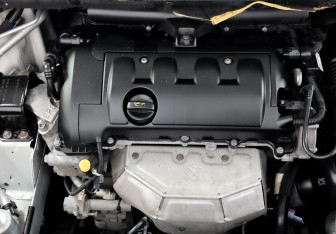 Подержанный автомобиль Citroen C4 Hatchback 2014 года (9 фото)