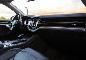 Подержанный автомобиль Volkswagen Touareg 2020 года (13 фото)