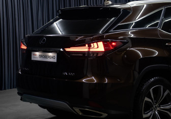 Подержанный автомобиль Lexus RX 2021 года (26 фото)