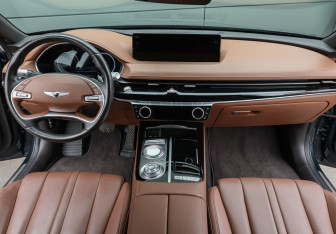 Подержанный автомобиль Genesis G80 2022 года (14 фото)