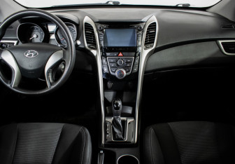 Подержанный автомобиль Hyundai i30 Hatchback 2015 года (11 фото)