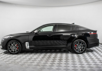 Подержанный автомобиль Kia Stinger 2021 года (8 фото)