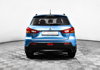 Подержанный автомобиль Mitsubishi ASX 2011 года (6 фото)