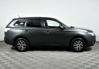 Подержанный автомобиль Mitsubishi Outlander 2014 года (4 фото)