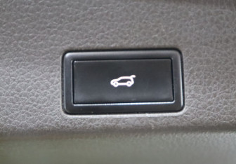 Подержанный автомобиль Volkswagen Touareg 2012 года (23 фото)