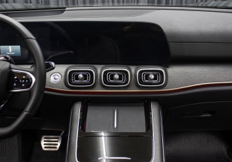 Подержанный автомобиль Jaecoo J8 2024 года (15 фото)