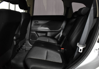 Подержанный автомобиль Mitsubishi Outlander 2014 года (13 фото)