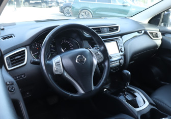 Подержанный автомобиль Nissan Qashqai 2017 года (12 фото)