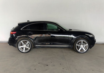Подержанный автомобиль Infiniti FX 2011 года (8 фото)