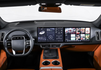 Подержанный автомобиль LiXiang L7 2024 года (14 фото)