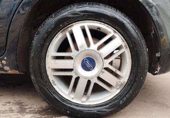 Подержанный автомобиль Ford Focus Hatchback 2009 года (13 фото)