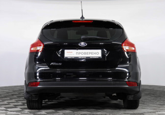 Подержанный автомобиль Ford Focus Hatchback 2018 года (6 фото)