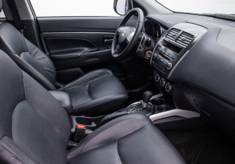 Подержанный автомобиль Mitsubishi ASX 2011 года (9 фото)