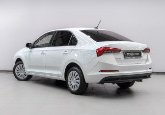 Подержанный автомобиль Skoda Rapid Liftback 2021 года (7 фото)
