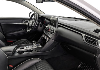 Подержанный автомобиль Genesis G70 2019 года (13 фото)