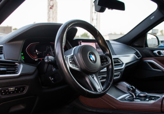 Подержанный автомобиль BMW X6 2020 года (9 фото)