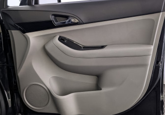 Подержанный автомобиль Chevrolet Orlando 2014 года (25 фото)