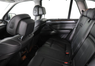 Подержанный автомобиль BMW X5 2009 года (14 фото)