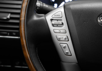Подержанный автомобиль Infiniti QX80 2017 года (12 фото)