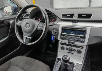 Подержанный автомобиль Volkswagen Passat Sedan 2012 года (10 фото)