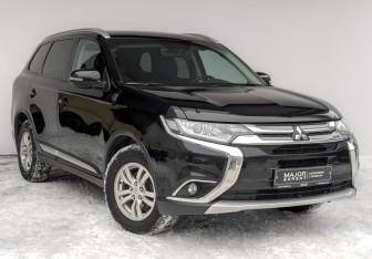 Подержанный автомобиль Mitsubishi Outlander 2017 года (3 фото)