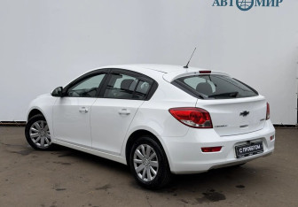 Подержанный автомобиль Chevrolet Cruze Hatchback 2014 года (7 фото)