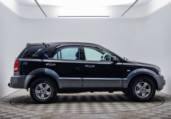 Подержанный автомобиль Kia Sorento 2002 года (4 фото)