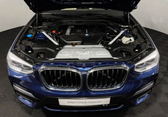 Подержанный автомобиль BMW X3 2018 года (10 фото)