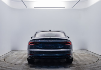 Подержанный автомобиль Audi A5 Coupe 2018 года (6 фото)
