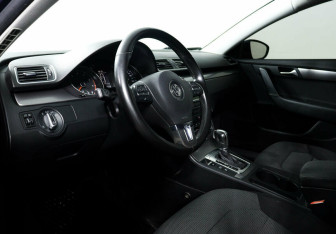Подержанный автомобиль Volkswagen Passat Sedan 2011 года (10 фото)