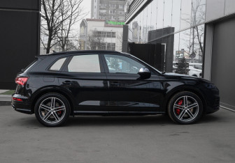 Подержанный автомобиль Audi SQ5 2020 года (4 фото)