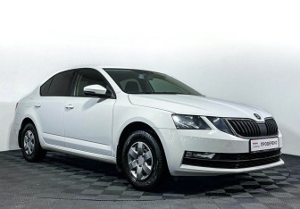 Подержанный автомобиль Skoda Octavia Liftback 2020 года (3 фото)