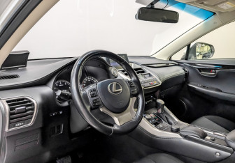 Подержанный автомобиль Lexus NX 2015 года (17 фото)